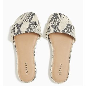 SNAKESKIN PRINT FAUX LEATHER SLIDE